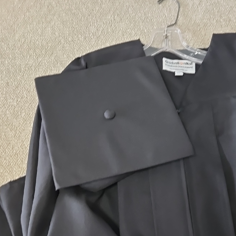 Graduation Black Full-Length Robe & Cap - Picture 3 of 10
